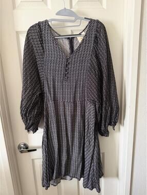 Anthropologie Black & White Patterned V-Neck Long Sleeve Dress